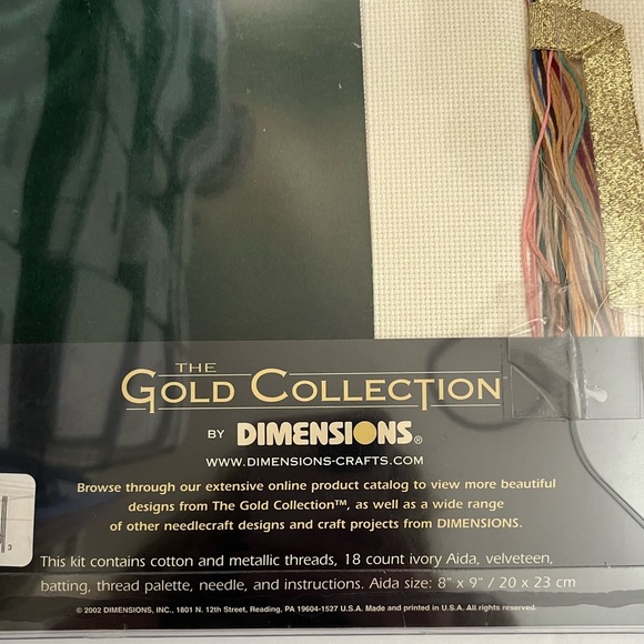 Dimensions Gold Nuggets Counted Cross Stitch Santa and Holly #8679 8x10 - Picture 4 of 4